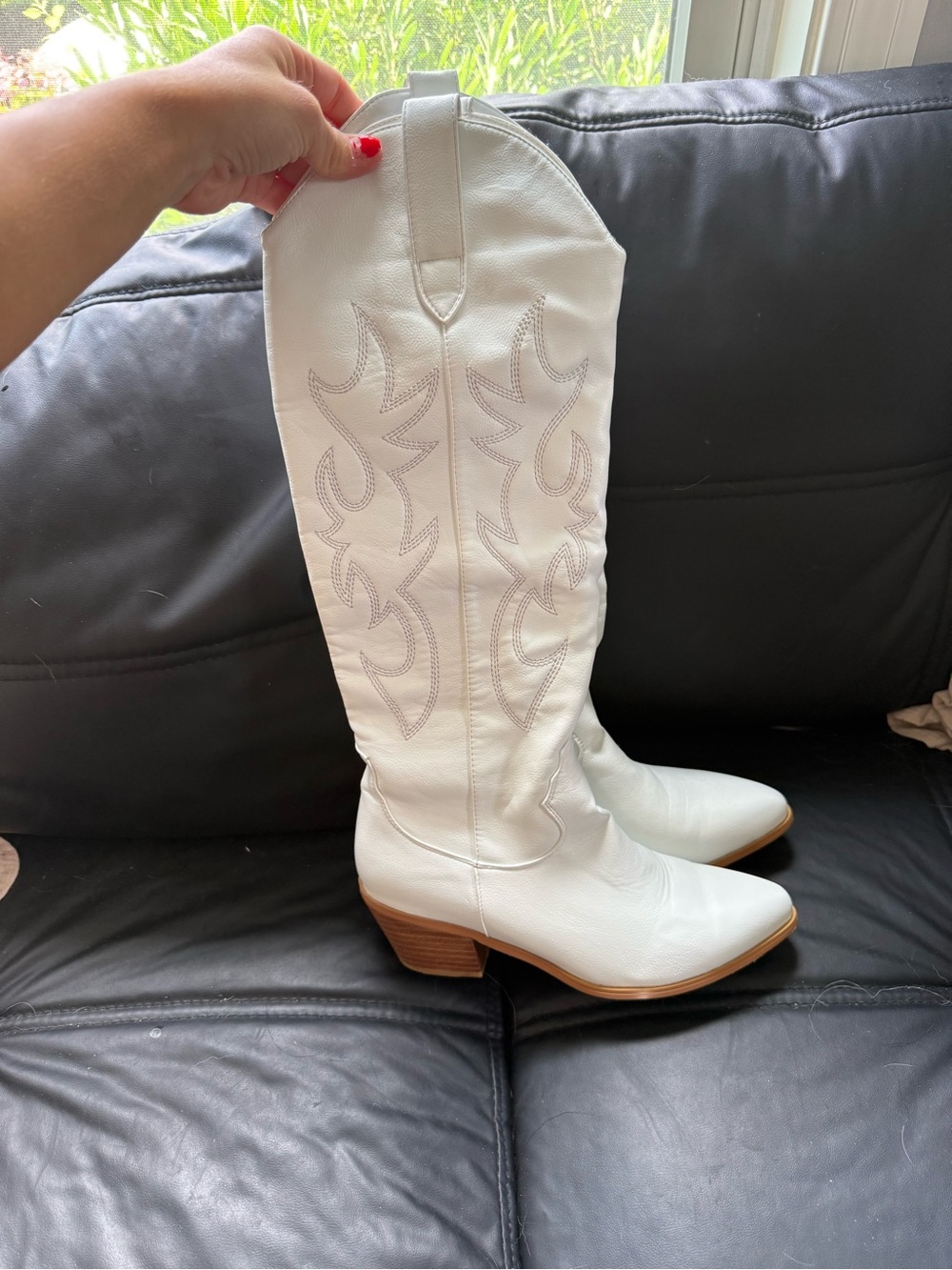 Amazon White Over-the-Knee Western-Inspired Women's Boots